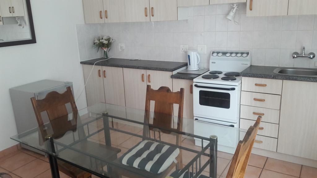 Guesthouse Villa Nina 오카한자 외부 사진
