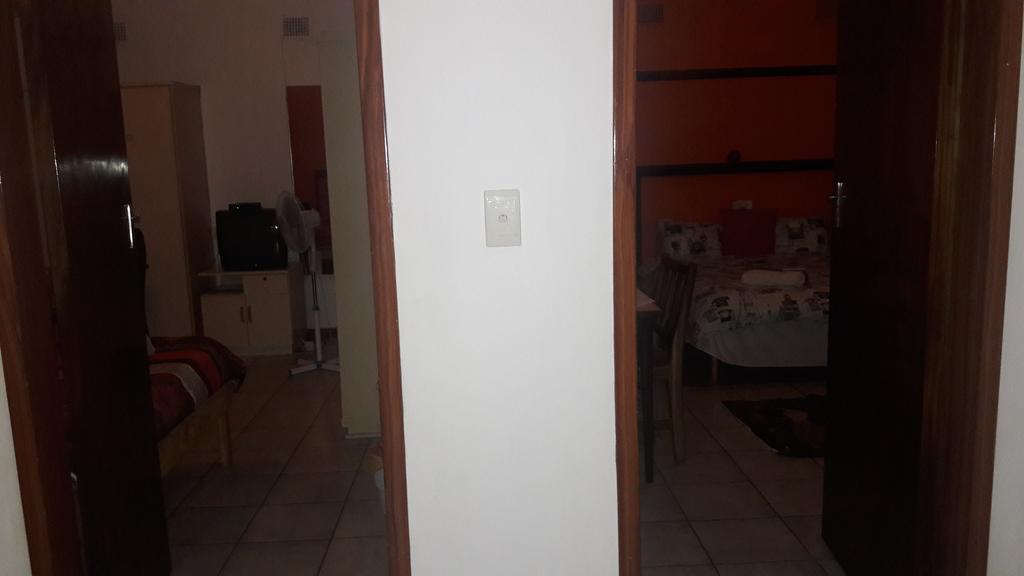 Guesthouse Villa Nina 오카한자 외부 사진