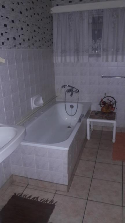 Guesthouse Villa Nina 오카한자 외부 사진