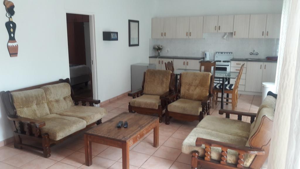 Guesthouse Villa Nina 오카한자 외부 사진