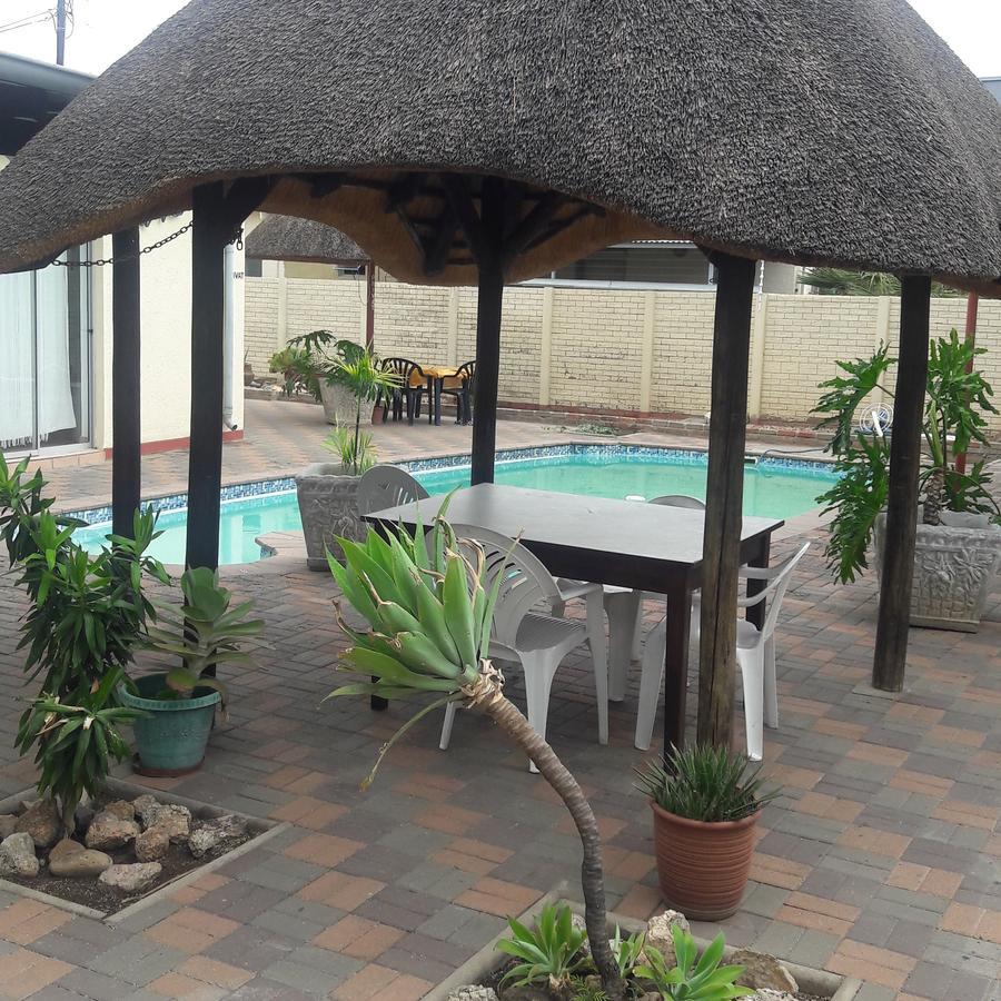 Guesthouse Villa Nina 오카한자 외부 사진